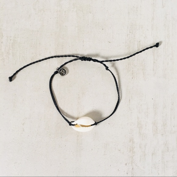 Delicate Cowrie Shell Bracelet Black - Picture 4 of 5